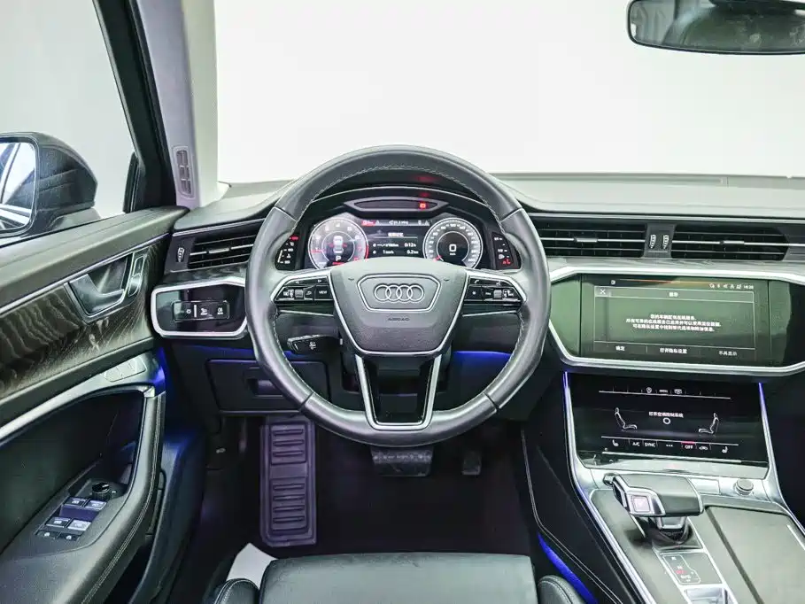 Фото 11 - Audi A6L
