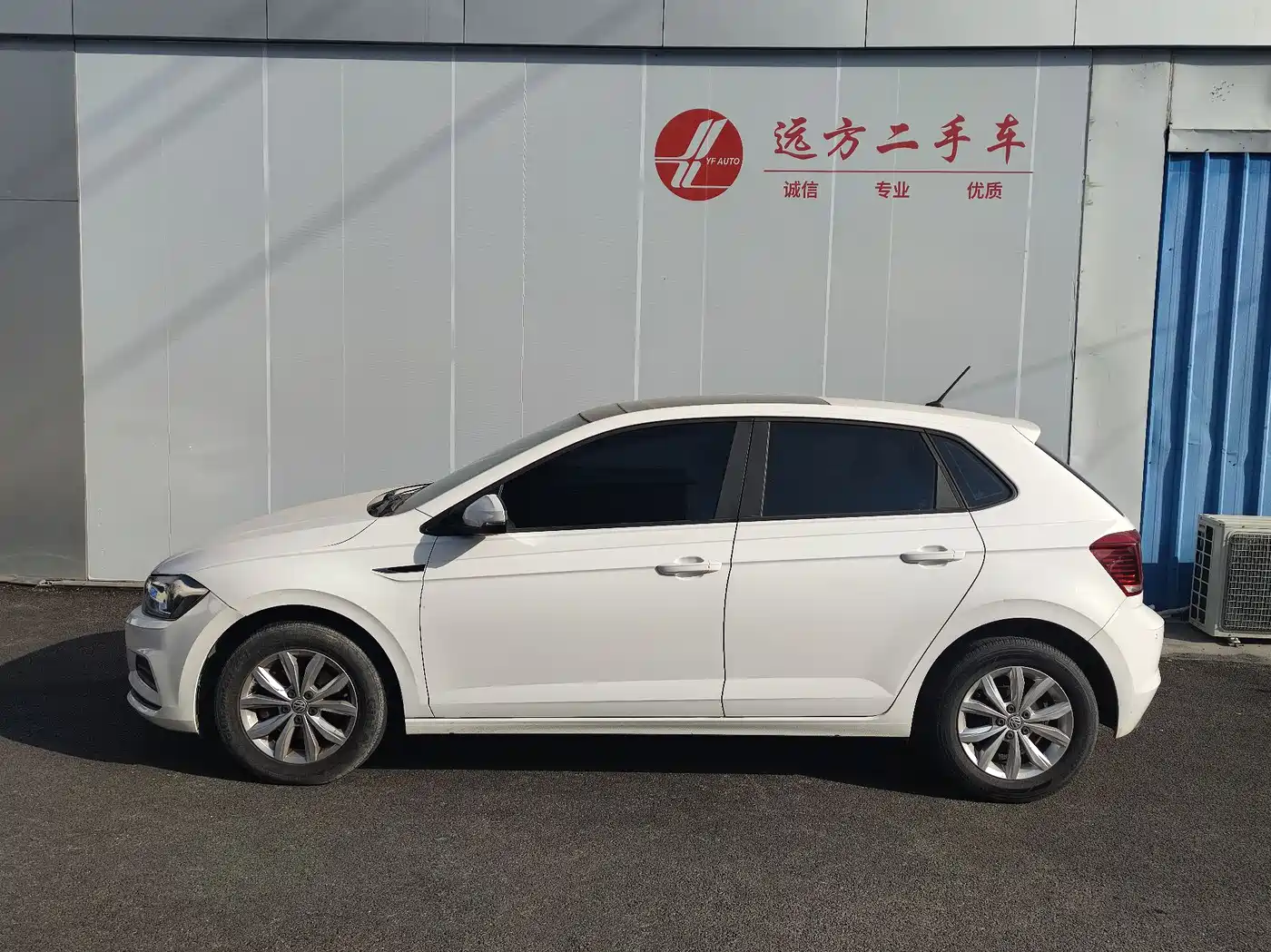 Volkswagen Polo 2019 Plus 1.5L Automatic Colorful Tech Edition фото 3