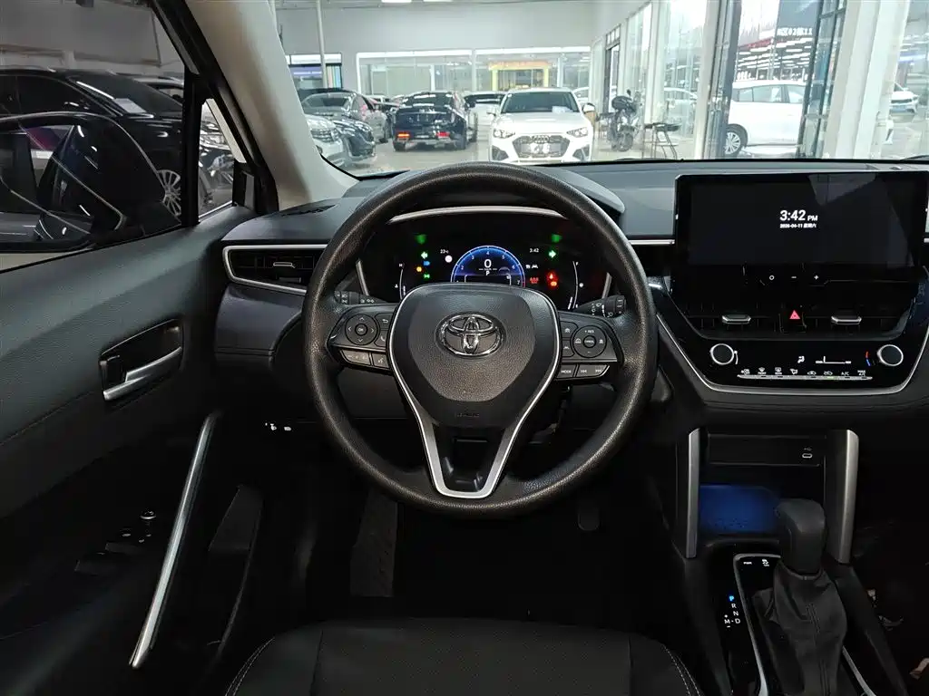 Toyota Frontlander 2023 2.0L CVT Luxury Edition фото 7