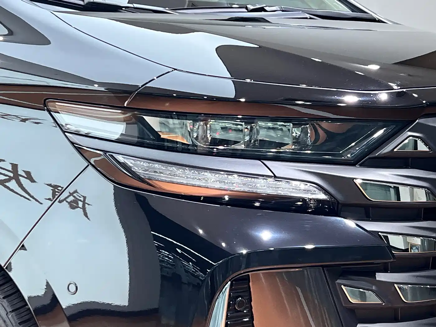 Toyota Vellfire 2024 Crown Hybrid 2.5L Executive Premium Edition фото 5