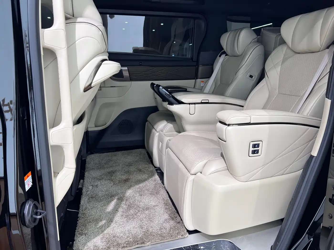 Toyota Vellfire 2024 Crown Hybrid 2.5L Executive Premium Edition фото 15