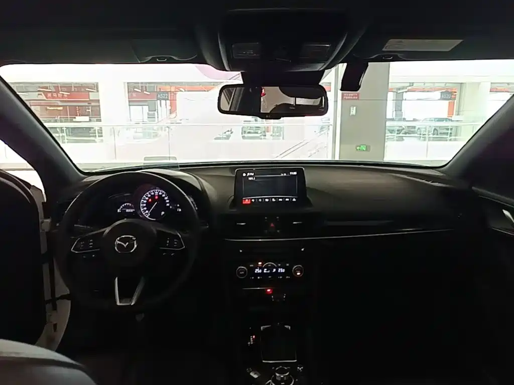 Фото 10 - Mazda CX-4