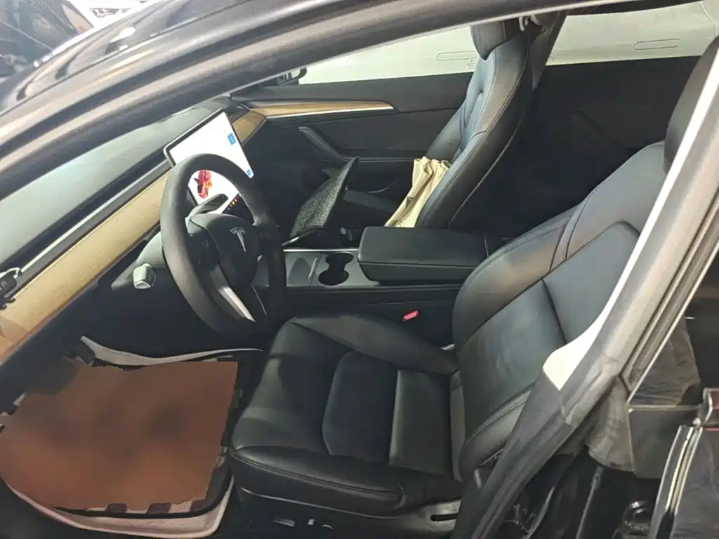 Фото 20 - Tesla Model 3