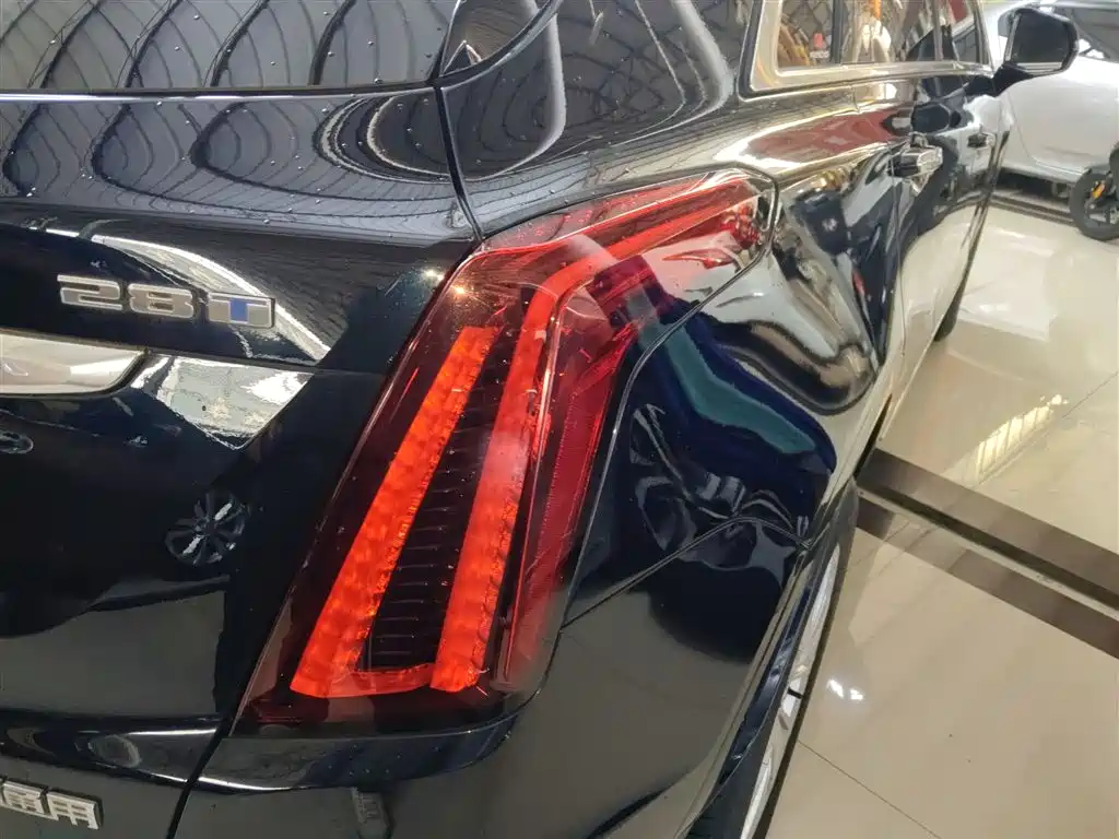 CADILLAC XT5