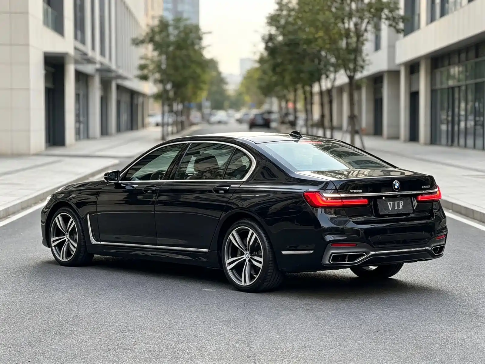 Photo 7 - BMW 7 Series