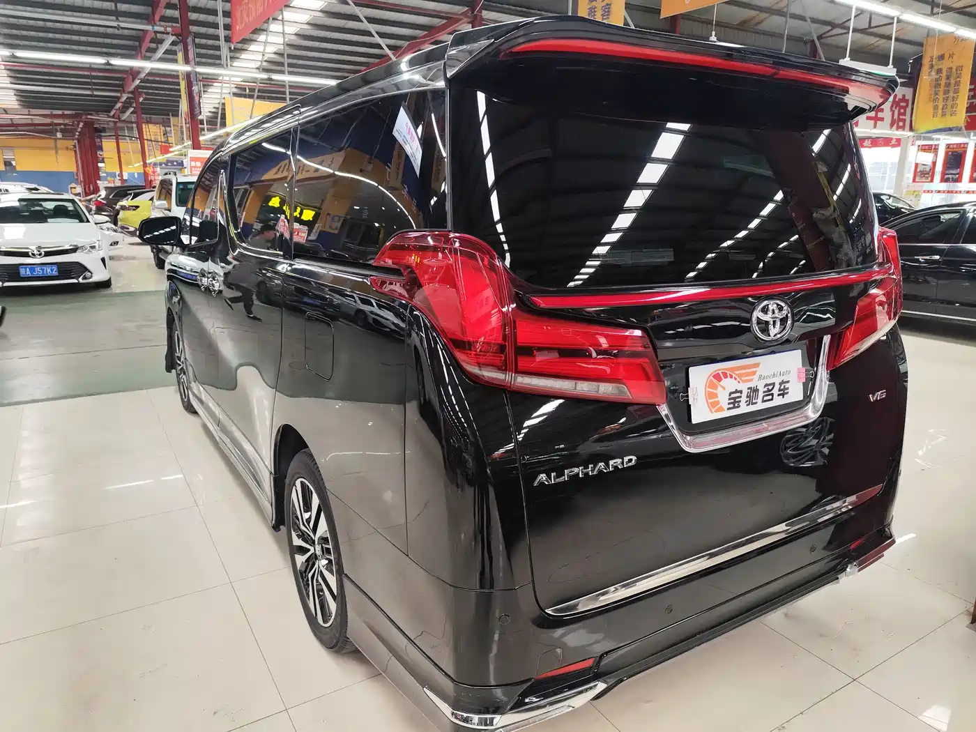 Toyota Alphard 2018 3.5L Luxury фото 15