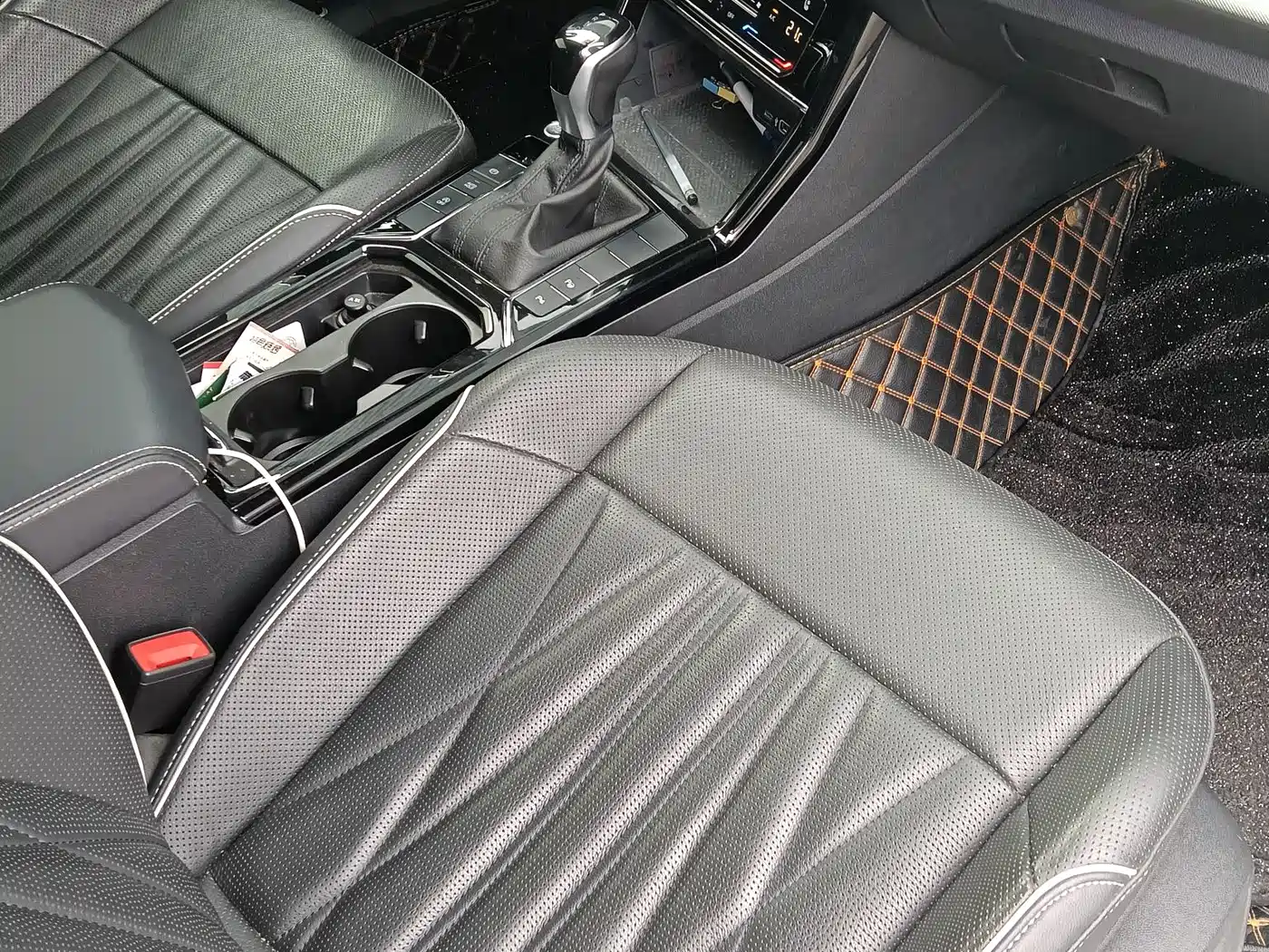 Volkswagen Passat 2023 330TSI Luxury Edition фото 10