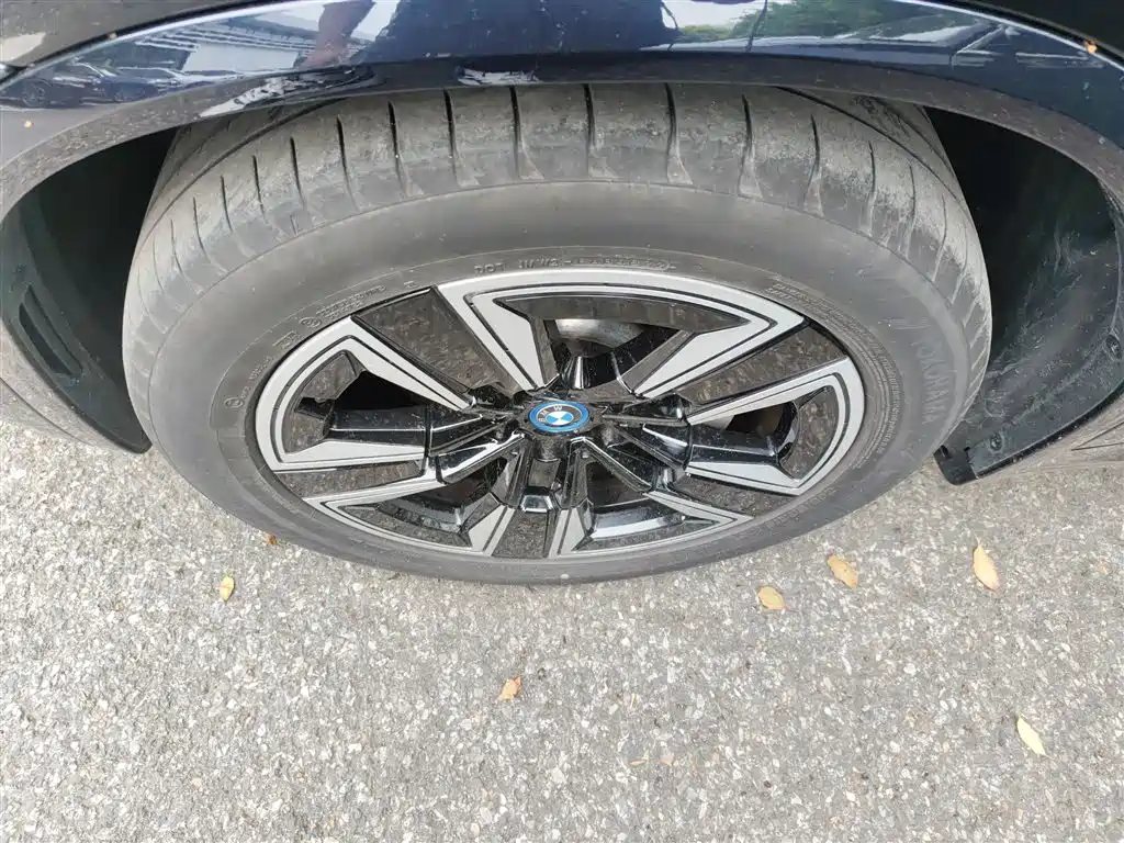 BMW iX3 2022 Leading Edition фото 23