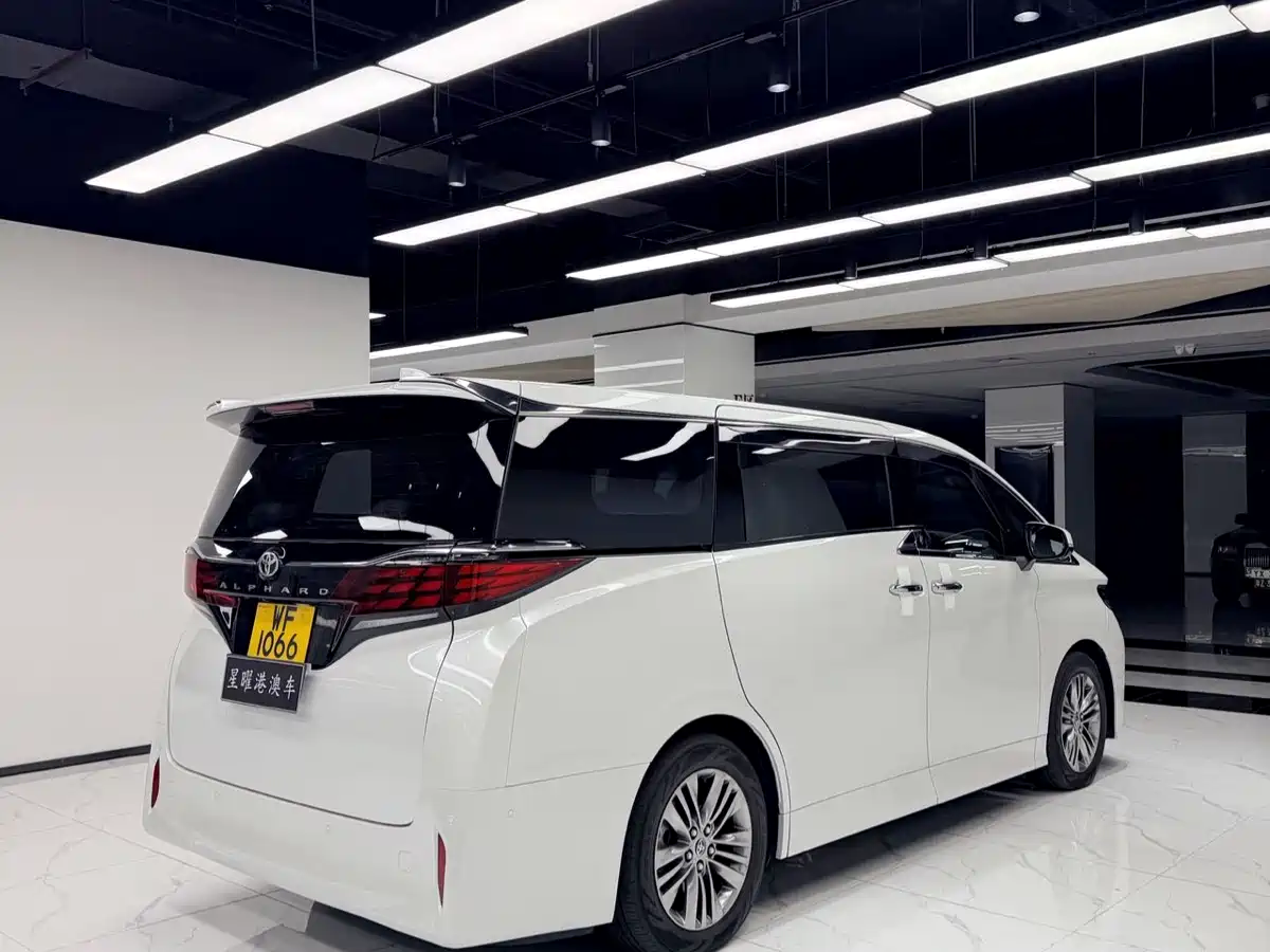 Toyota Alphard 2024 Hybrid 2.5L Ultimate Enjoyment Edition фото 7