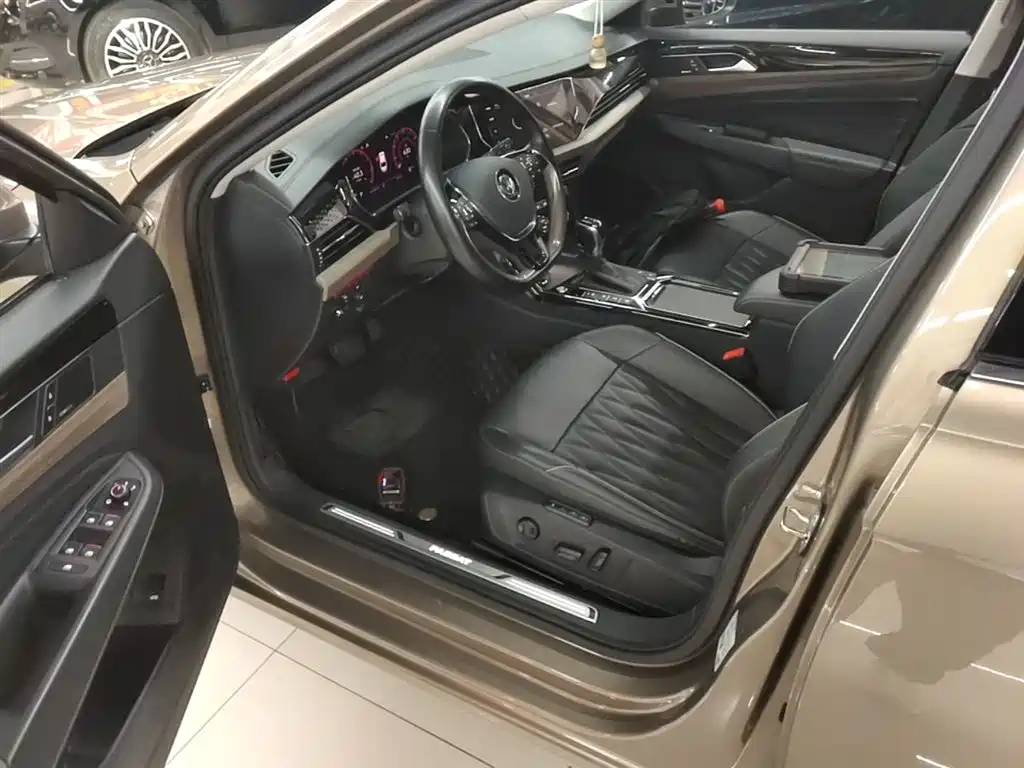 Volkswagen Passat 2019 330TSI Leading Premium Edition China V фото 16