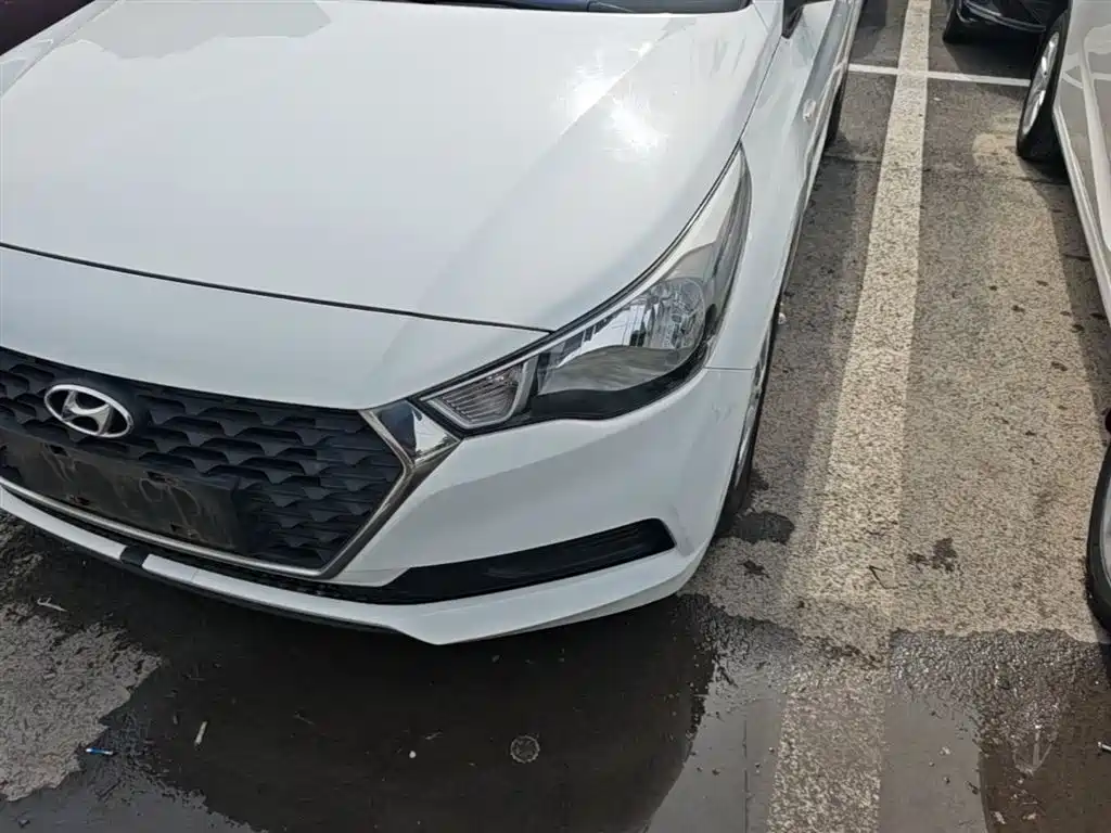 Hyundai Verna RV 2017 1.4L Manual Cool Edition GLS China V фото 18