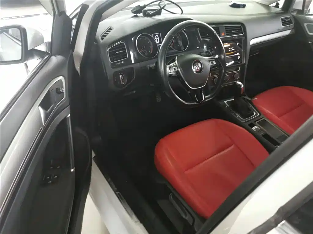 Volkswagen Golf 2020 200TSI DSG Comfort Progressive Edition фото 16