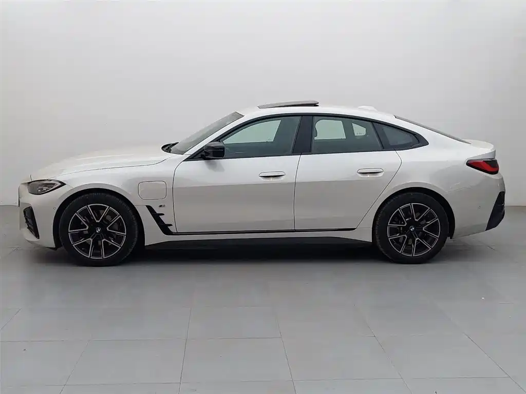 BMW i4 2023 eDrive40 фото 3