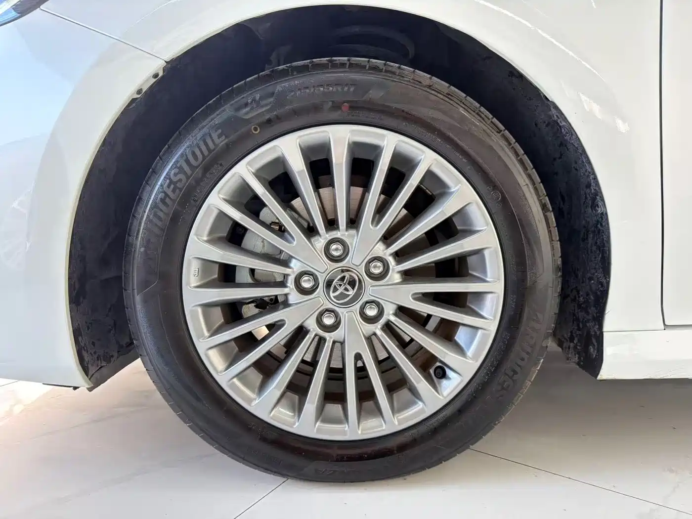 Toyota Camry 2024 Hybrid 2.0HGVP Luxury Edition фото 14