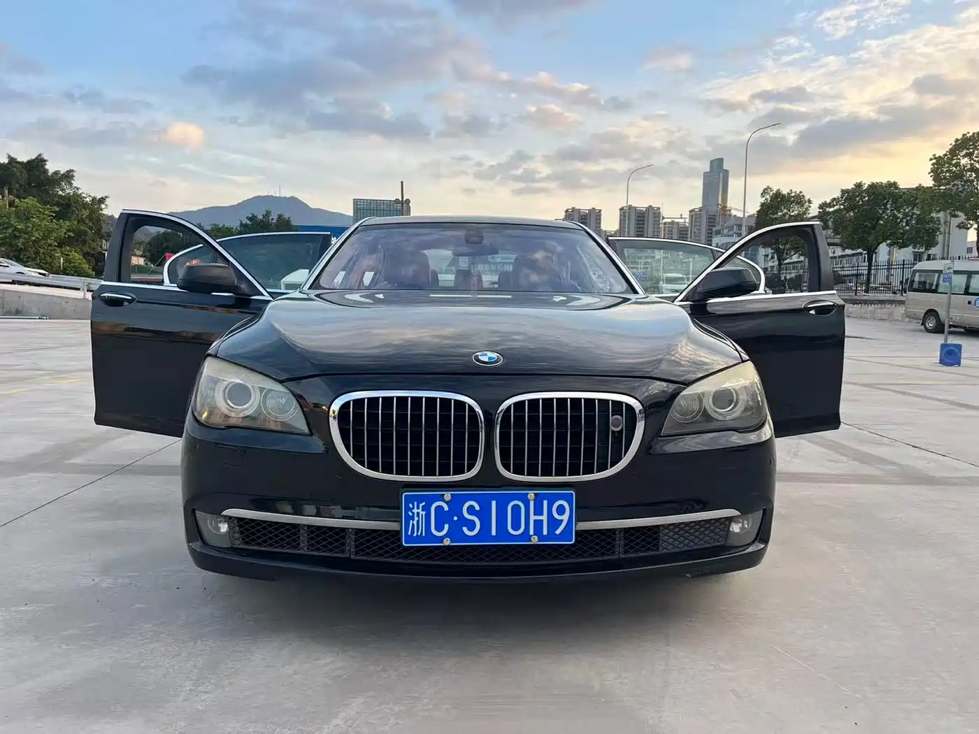 Фото 1 - BMW 7 Series