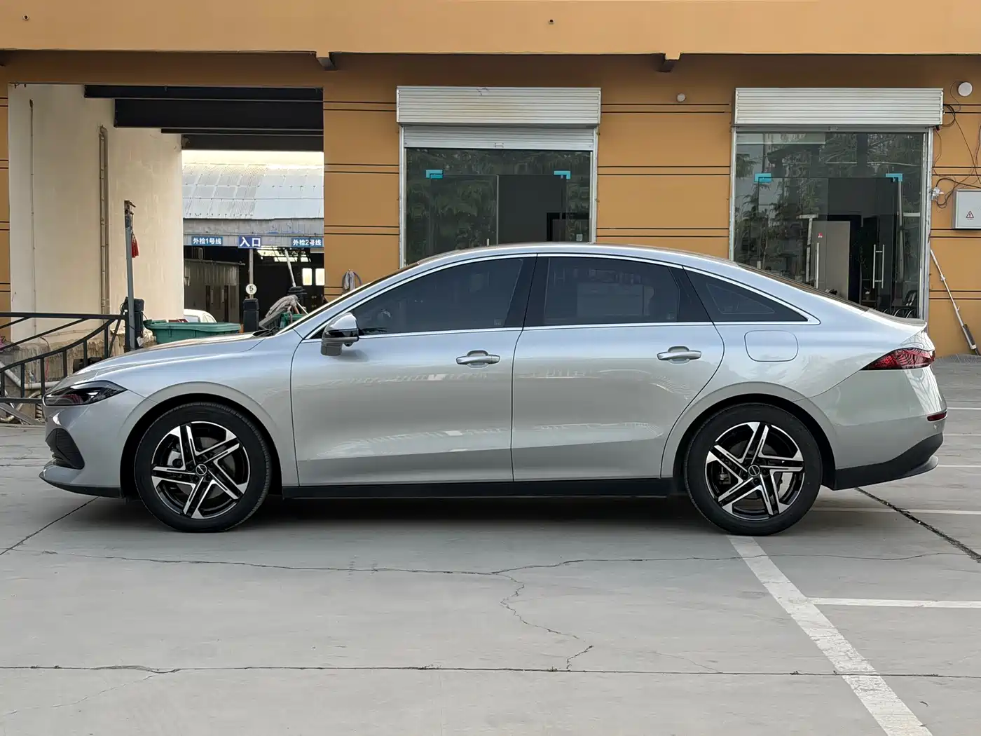 Roewe D7 2023 2023 DMH 125km Flagship Edition