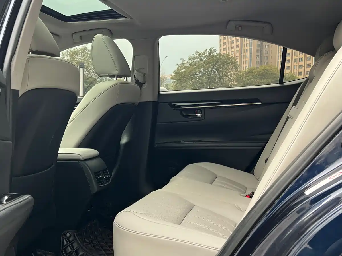 Lexus ES 2015 200 Elite Edition фото 8