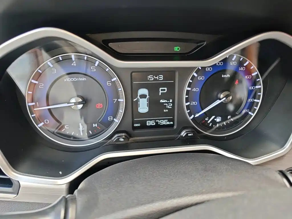 Фото 12 - Geely Vision X3