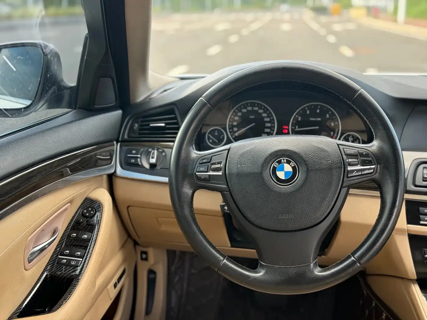 BMW 5 Series 2011 528Li Luxury фото 10
