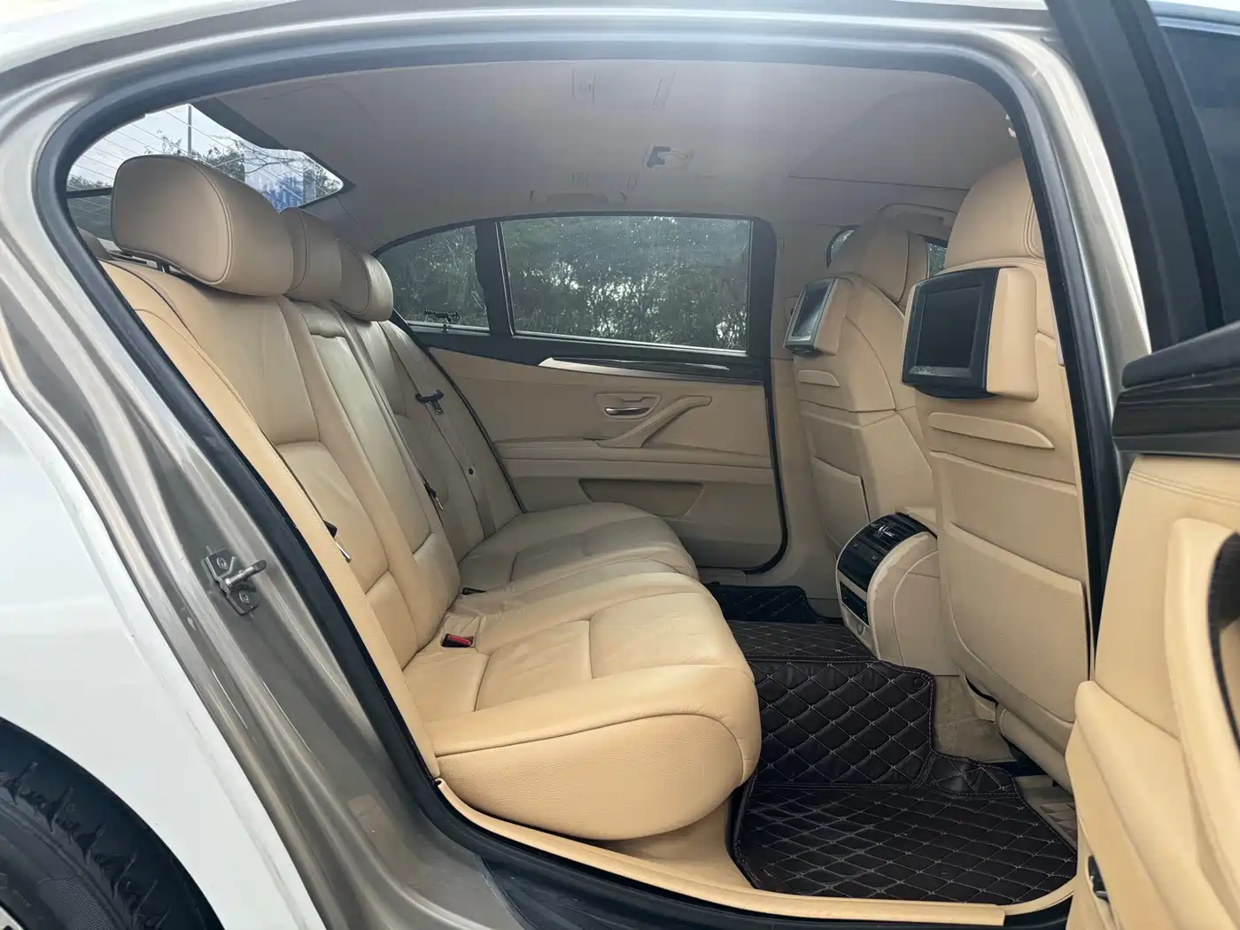 BMW 5 Series 2011 528Li Luxury фото 8