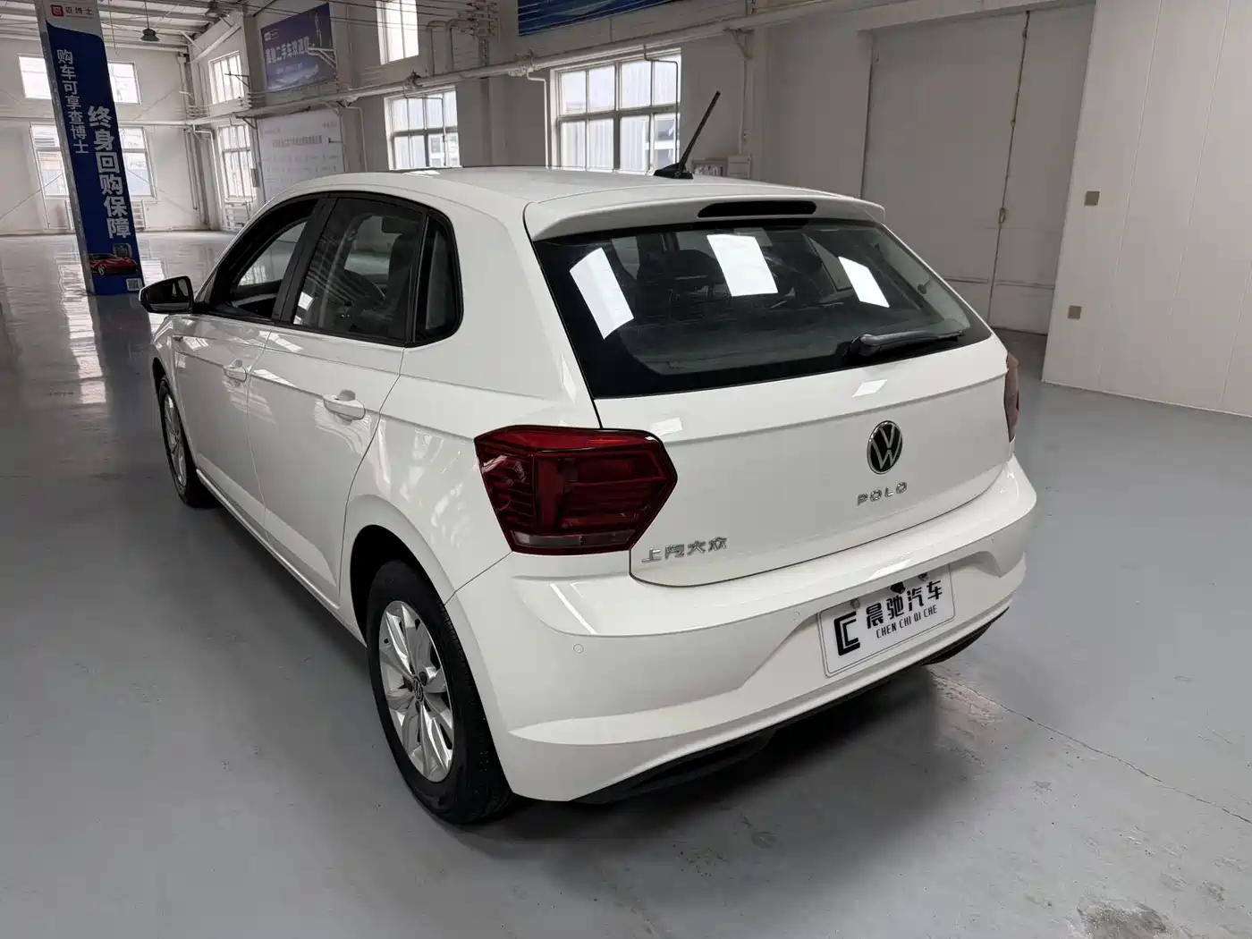 VOLKSWAGEN POLO