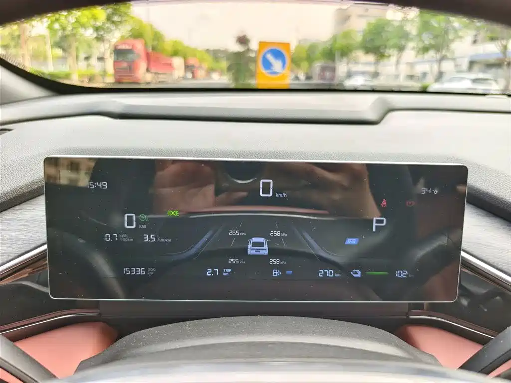 Geely Galaxy Galaxy L6 2025 EM-i 140km Voyage Edition фото 4