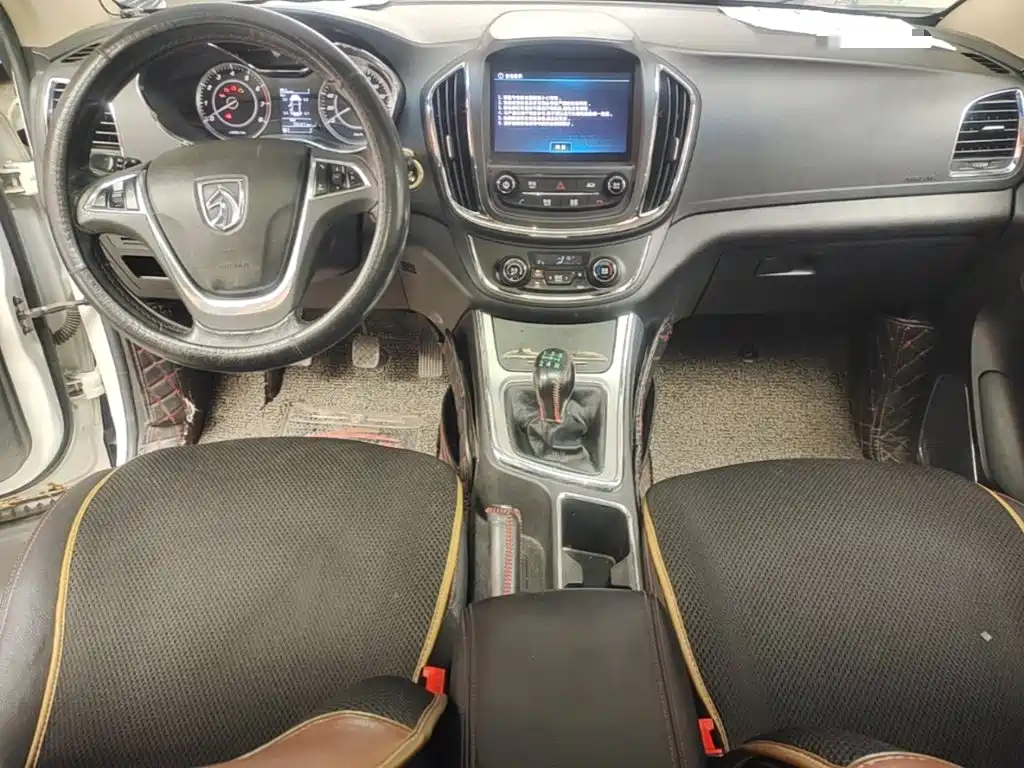 Baojun 560 2015 2015 1.8L Manual Luxury
