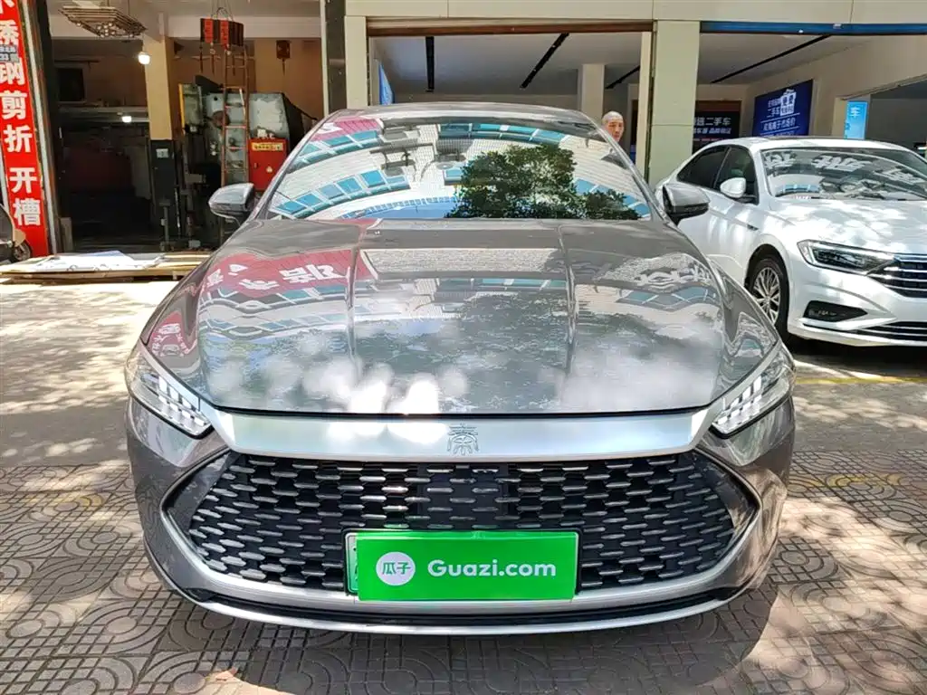 BYD Qin PLUS 2024 Glory Edition DM-i 55KM Leading фото 3