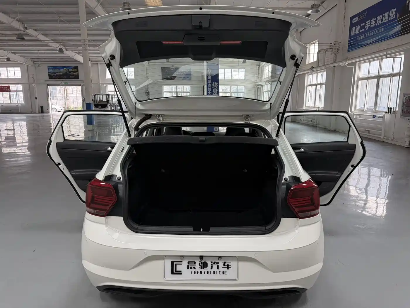 VOLKSWAGEN POLO