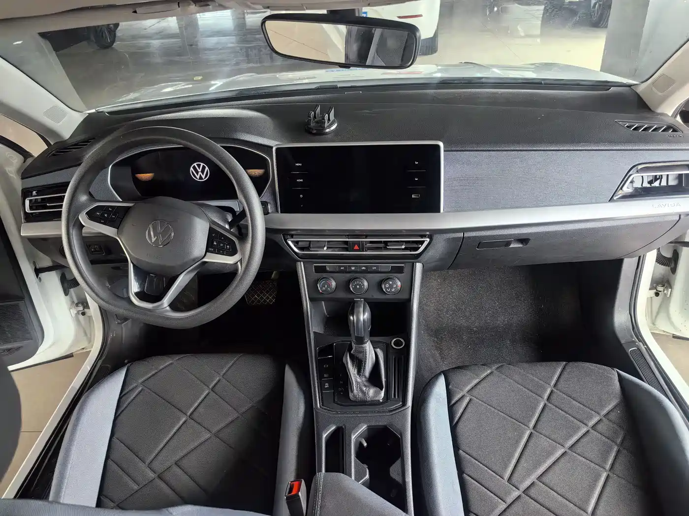 Volkswagen Lavida 2023 Facelift 1.5L Auto Comfort Edition фото 7