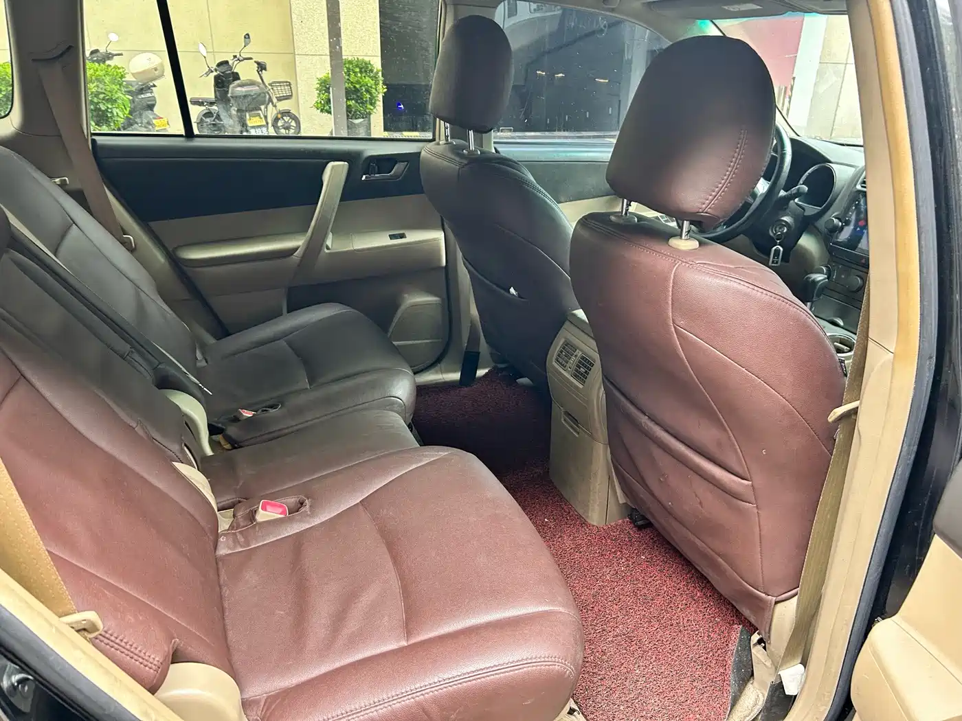 Photo 15 - Toyota Highlander