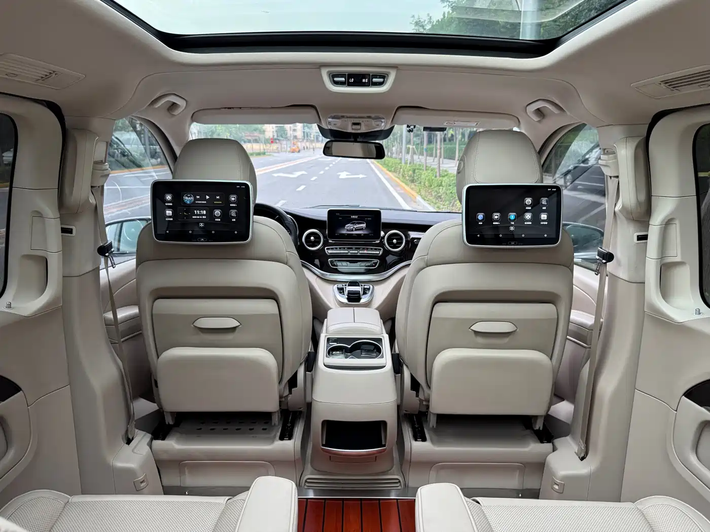 Mercedes-Benz V-Class 2017 Model V 260 Premium Edition фото 23