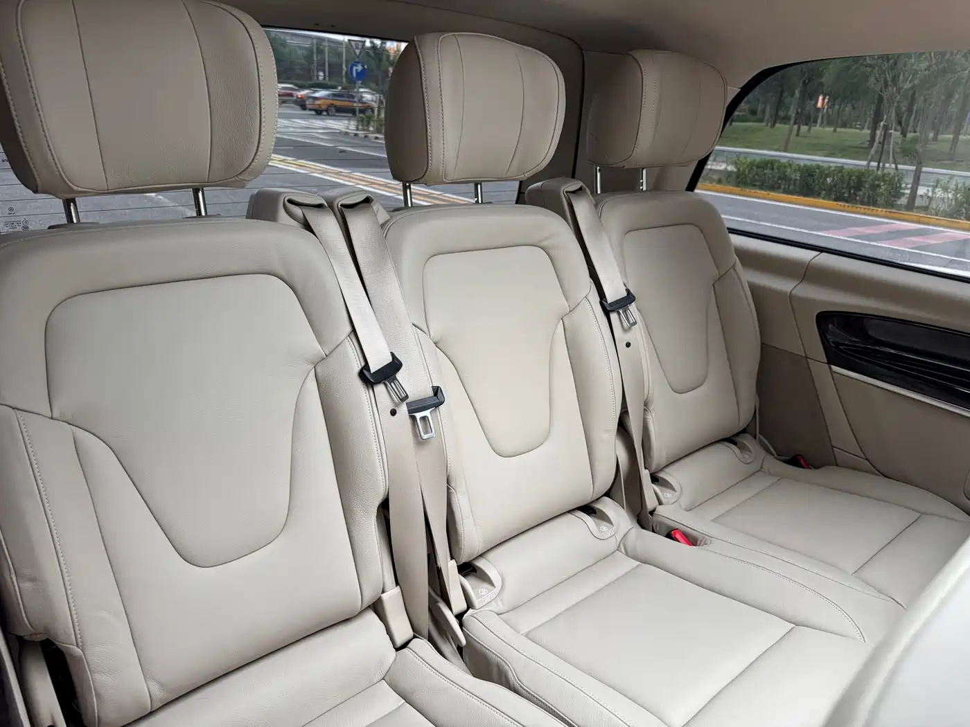 Mercedes-Benz V-Class 2017 Model V 260 Premium Edition фото 28
