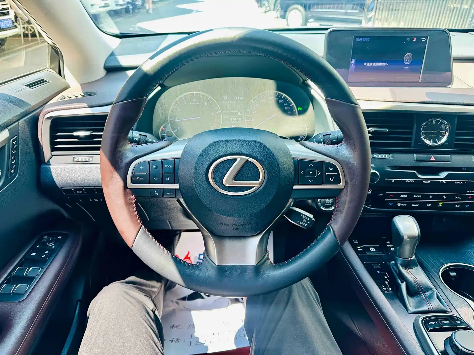 Фото 8 - Lexus RX
