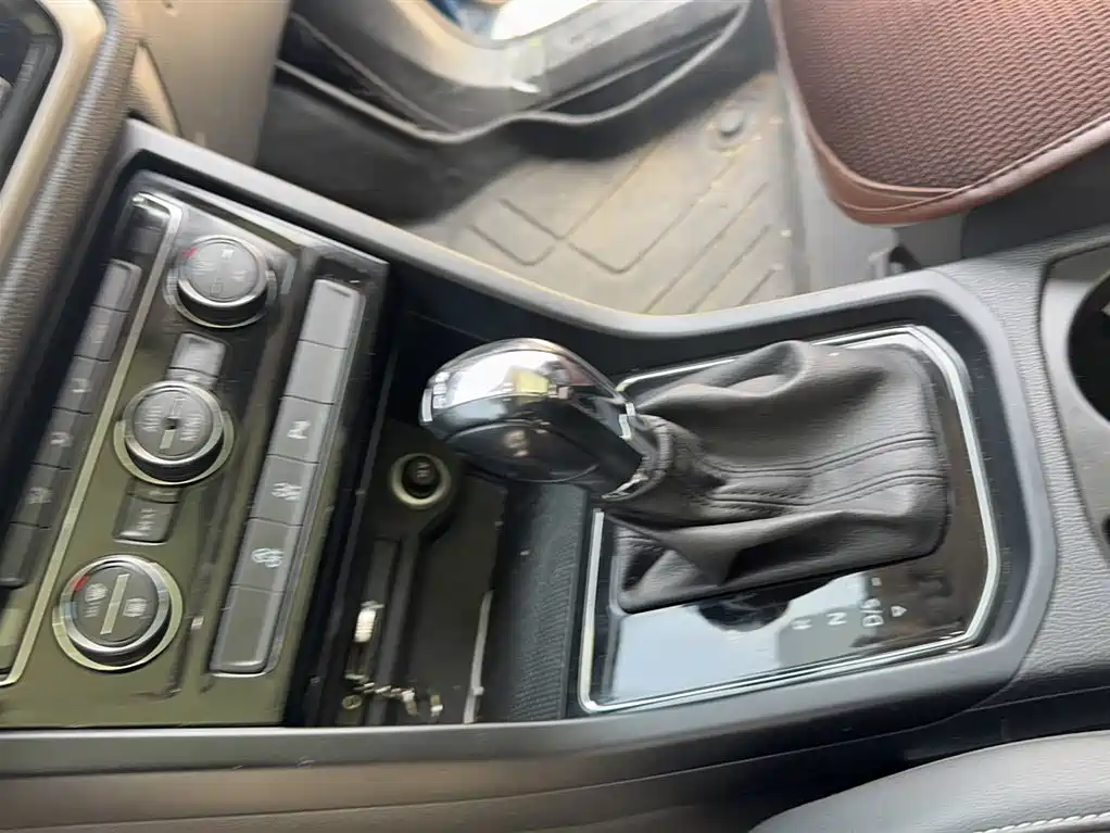 Volkswagen Touran 2018 Touran L 280TSI DSG Comfort 7-seater China V фото 8