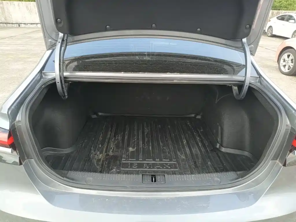 Roewe i6 MAX 2021 2020 Model 300TGI Automatic Cool & Smart Edition