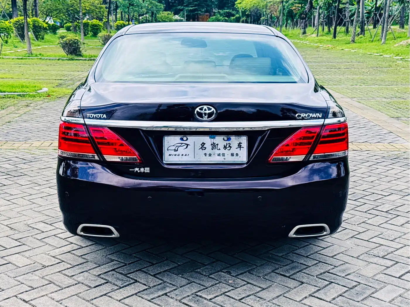 Toyota Crown 2012 2.5L Royal Leather Edition фото 8