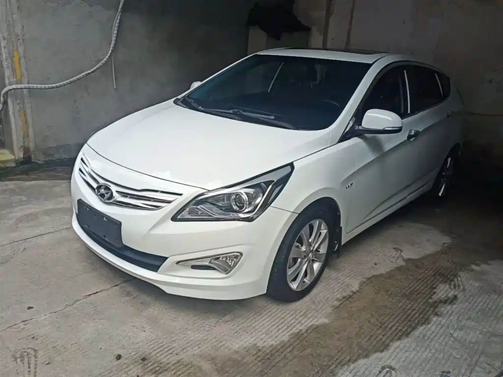 Hyundai Reina 2014 Model 1.6L Automatic TOP