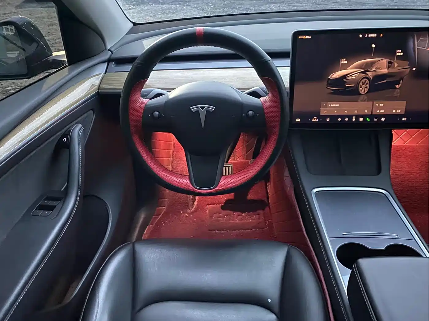 TESLA MODEL Y