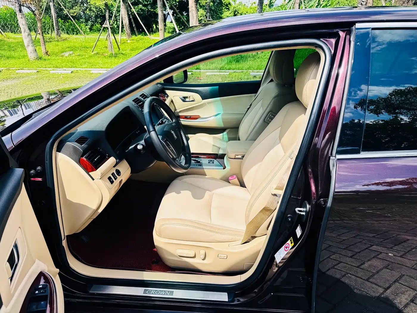 Toyota Crown 2012 2.5L Royal Leather Edition фото 9