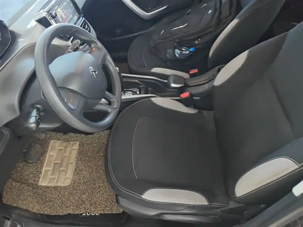 Peugeot 2008 2014 1.6L Automatic Trend Edition фото 15