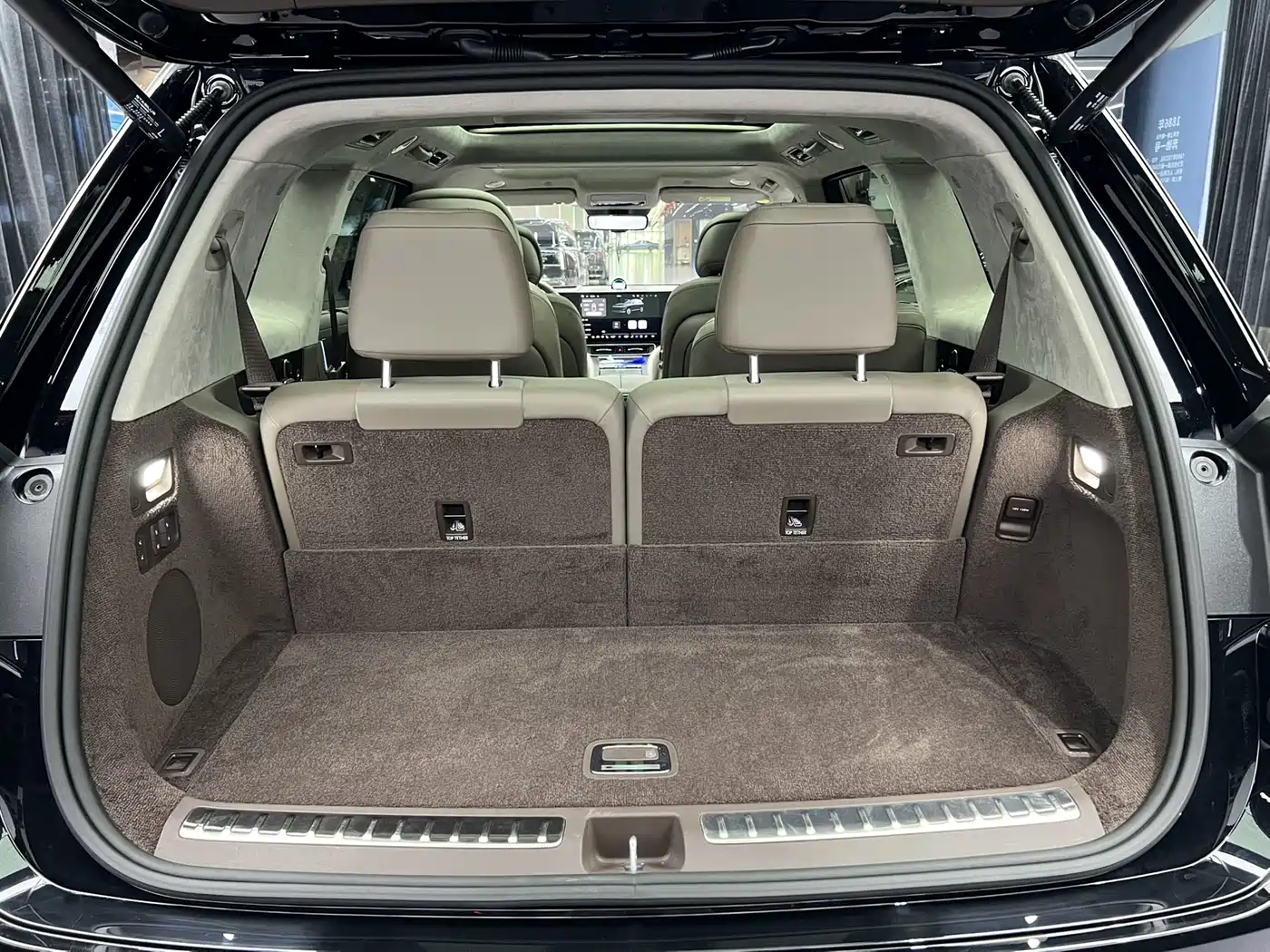 AITO Wenjie AITO M9 2025 Extended Range Ultra 52kWh 6-Seater фото 13