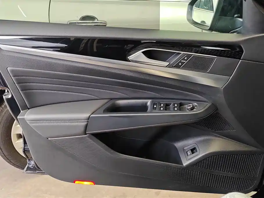 Volkswagen Passat 2022 330TSI Elite Edition фото 7