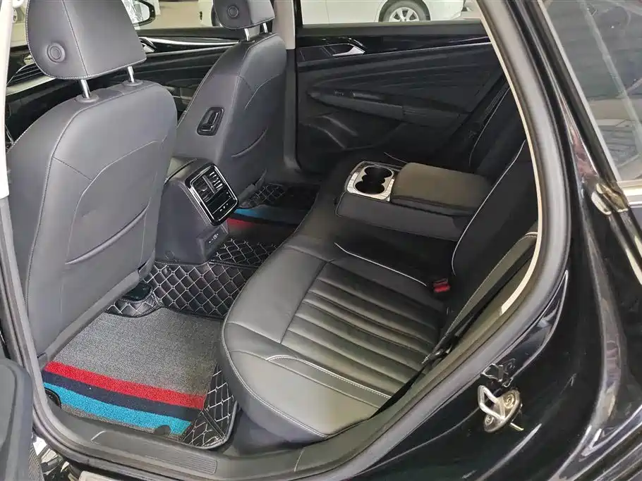 Volkswagen Passat 2022 330TSI Elite Edition фото 11