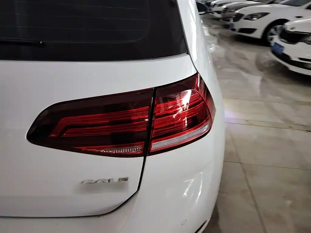 Volkswagen Golf 2020 200TSI DSG Comfort Progressive Edition фото 8