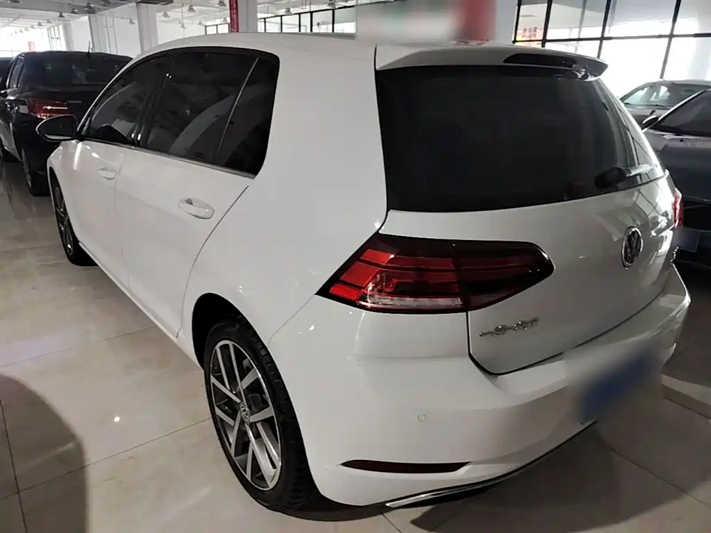 Volkswagen Golf 2020 200TSI DSG Comfort Progressive Edition фото 5
