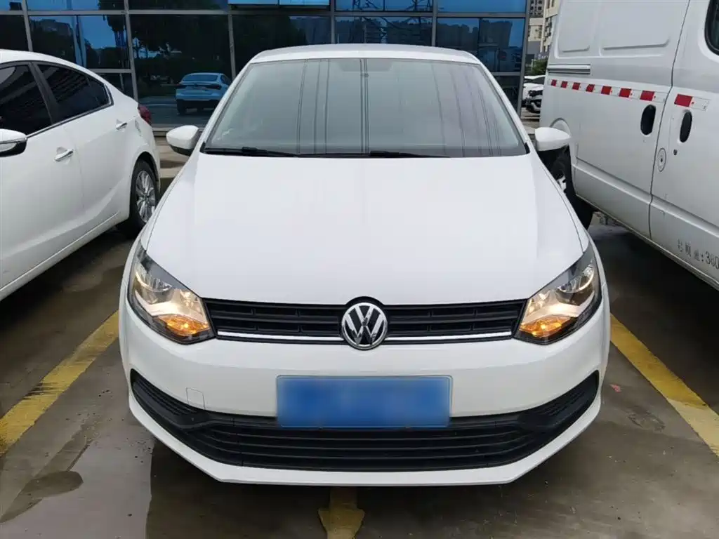 Volkswagen Polo 2016 1.4L Automatic Trend фото 3