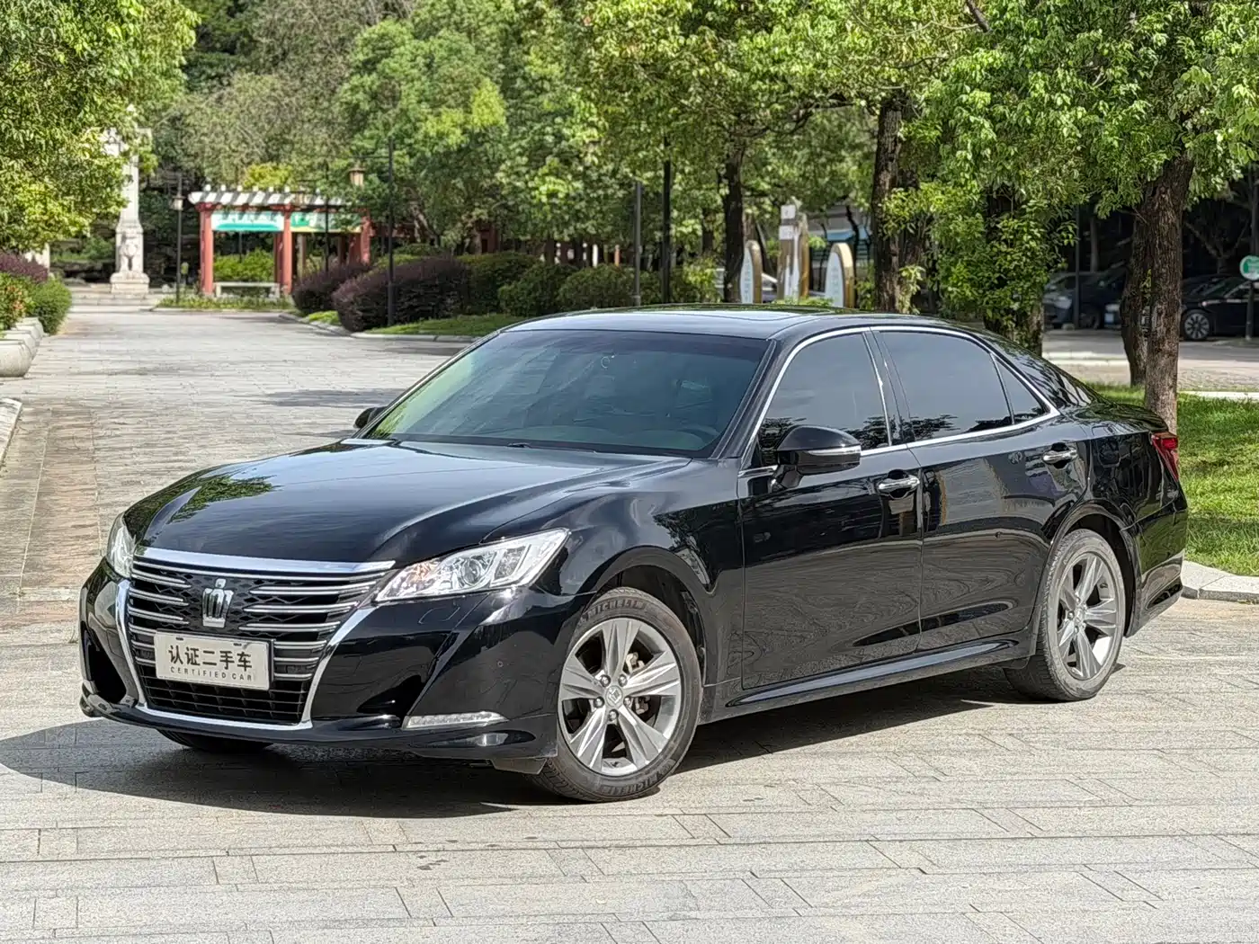 Фото 1 - Toyota Crown