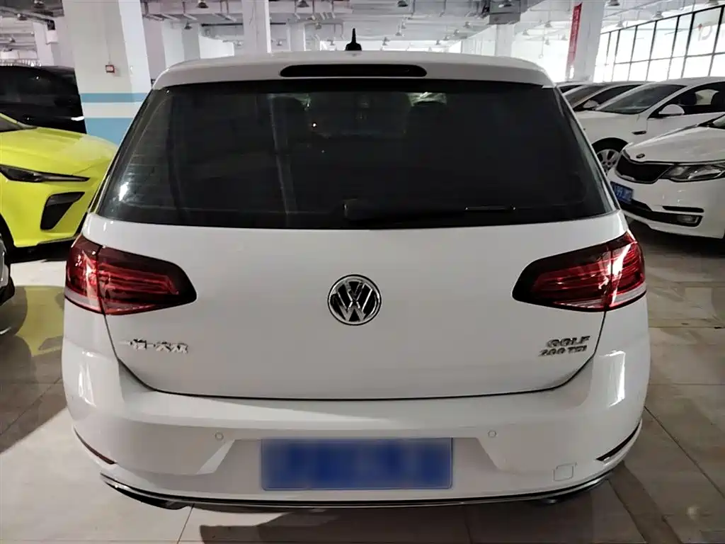 Volkswagen Golf 2020 200TSI DSG Comfort Progressive Edition фото 6