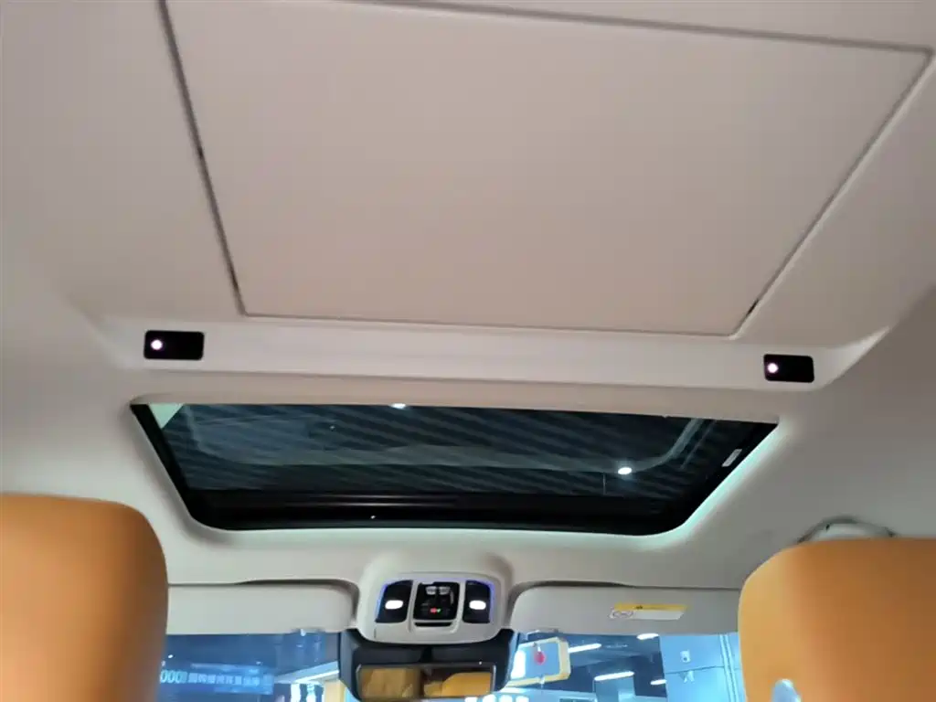 Tank 500 EV 2026 Hi4-T Smart Edition фото 18